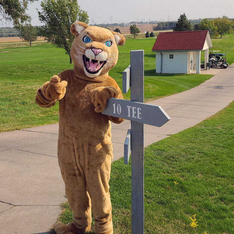 Freddie at the Golf tee sign